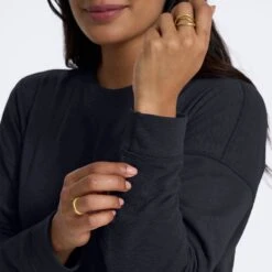 Long-Sleeve Sunrise Crew | Black 19 Long-Sleeve Sunrise Crew | Black -TrendSphere 0022 VW1048RSD 0883