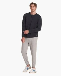 Austin Henley | Charcoal Heather -TrendSphere 0050 V175HCC FA22 M ECOMM DETAIL 3020