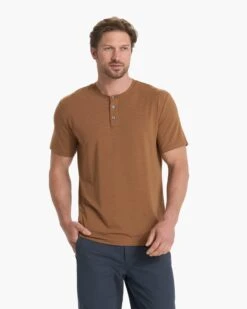 Linear Henley | Rum -TrendSphere V199RUM FA22 M ECOMM TOPS TOP 2072 1X1 e62d47e8 3331 42e1 b09e 97e2d680d69e