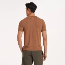 Linear Tech Tee | Rum -TrendSphere V384DOR 1487