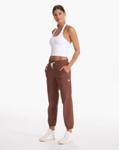 Simplicity Halter | White -TrendSphere VW1054WHT SP23 W ECOMM TOPS FULL 2897 1X1 8005a7f5 35fc 497d 9356 1b2d7f5cc981