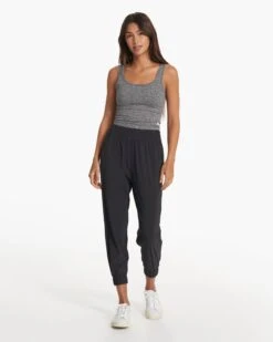 Halo Essential Tank | Heather Grey -TrendSphere VW1089HTG SP23 W ECOMM TOPS FULL 0962 4X5 55b9e609 e1e8 41b9 bd6d 8b123789d4bc