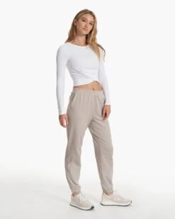 Long Sleeve Cove Twist Tee | White -TrendSphere VW1114WHT SP23 W ECOMM TOPS 2613 FULL 4x5 01d3c383 9c0b 4346 8729 e436823e487a