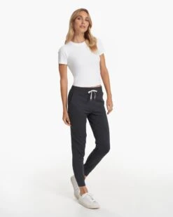 Pose Fitted Tee | White -TrendSphere VW169WHT 23SP W ECOMM TOPS FULL ALT 4