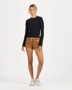 Long-Sleeve Pose Fitted Tee | Black 9 Long-Sleeve Pose Fitted Tee | Black -TrendSphere VW199BLK 5