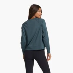 Long-Sleeve Halo Crew | Stone Heather 11 Long-Sleeve Halo Crew | Stone Heather -TrendSphere VW241HSO FA22 W ECOMM TOP 6578
