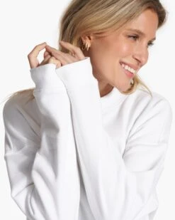 Sedona Crew | White 13 Sedona Crew | White -TrendSphere VW278WHT FA23 M ECOMM fleece DETAIL 2