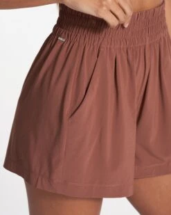 Villa Short | Hazelnut -TrendSphere VW3015HZN FA23 W ECOMM SHORTS DETAIL 5