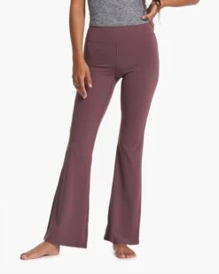 Studio Flare | Chestnut -TrendSphere VW4043CHN FA22 W ECOMM BOTTOM 6745 1x1 740ac5d9 c8ea 4e49 a5c4 60f1015938ac