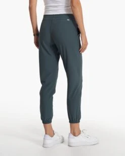 Weekend Jogger | Stone -TrendSphere VW422STN SP23 W ECOMM PANTS 2313 BOTTOM 1x1 df27441e 4ba6 4ac7 a89e e38e1f4866ab