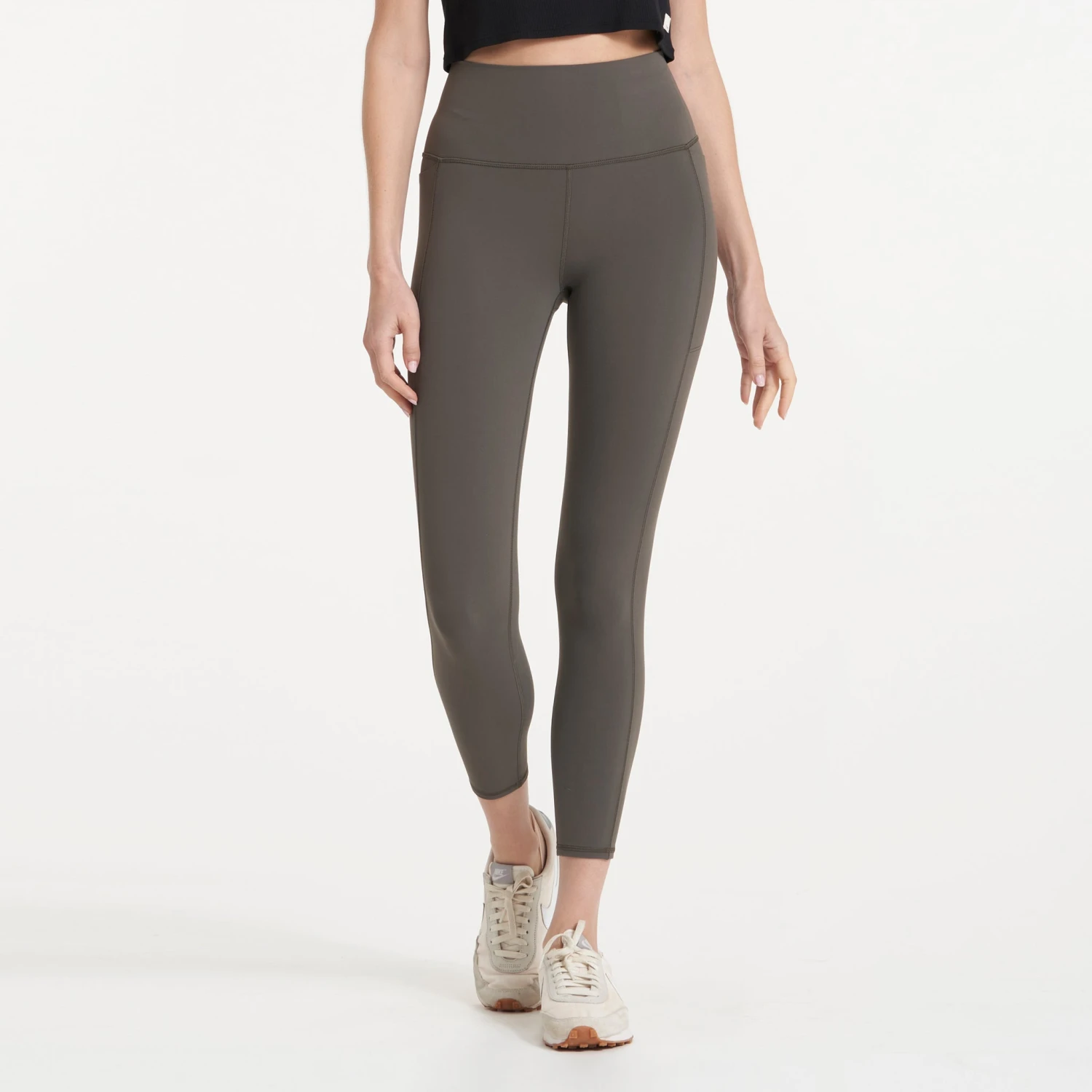 Studio Pocket Legging-Short | Oregano 3 Studio Pocket Legging-Short | Oregano