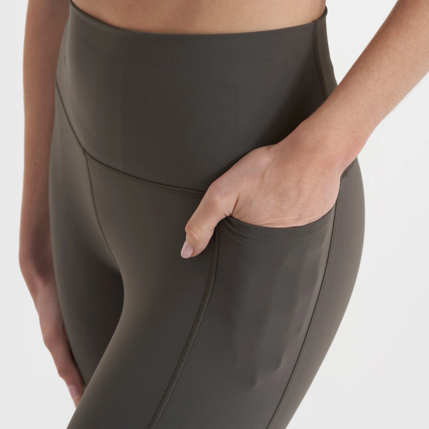 Studio Pocket Legging-Short | Oregano 9 Studio Pocket Legging-Short | Oregano - Image 7