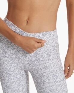 Studio Pocket Legging | Light Micro Mini Camo 15 Studio Pocket Legging | Light Micro Mini Camo -TrendSphere VW446LMM SP23 W ECOMM PANTS 2738 DETAIL 1x1 ca9c206d e700 41b1 9785 70d93d305632