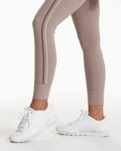 Daily Sport Legging | Graphite -TrendSphere VW459GPH SP23 W ECOMM PANTS 2520 DETAILS 1x1 b4b44b76 f5e2 4e1e beff 46a13de493ff