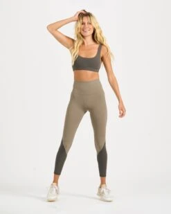 Colorblock Studio Legging | Light Oregano -TrendSphere VW460LOR 4 faff2f3b 59ab 408c ada0 9c8f12f51a81