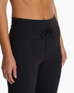 Daily Wideleg - Short | Black -TrendSphere VW489 SBLK FA23 W ECOMM PANTS DETAIL 8