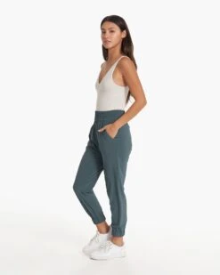 Villa Jogger | Stone -TrendSphere VW493STN SP23 W ECOMM PANTS FULL 3055 1x1 a238e43f 13d6 498d 95b8 758f43fa0256