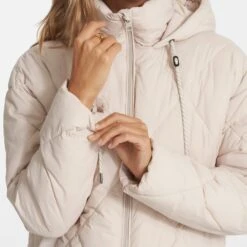 Decompression Insulated Jacket | Dune -TrendSphere VW535DUN FA22 W ECOMM DETAIL 2777
